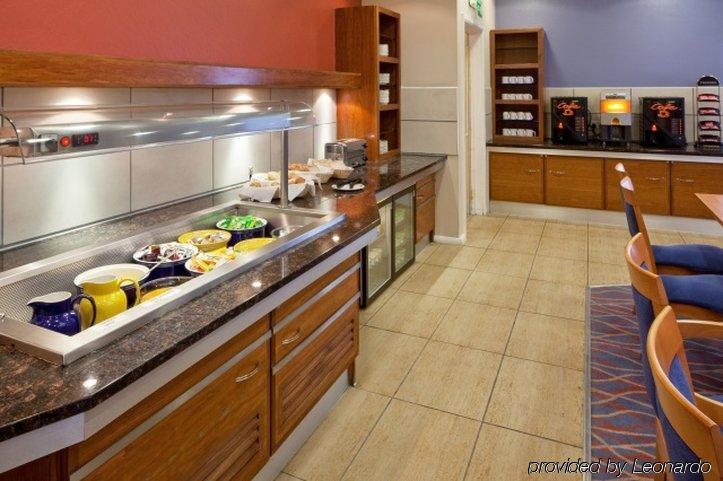 Holiday Inn Express Leicester City By Ihg Restaurant photo