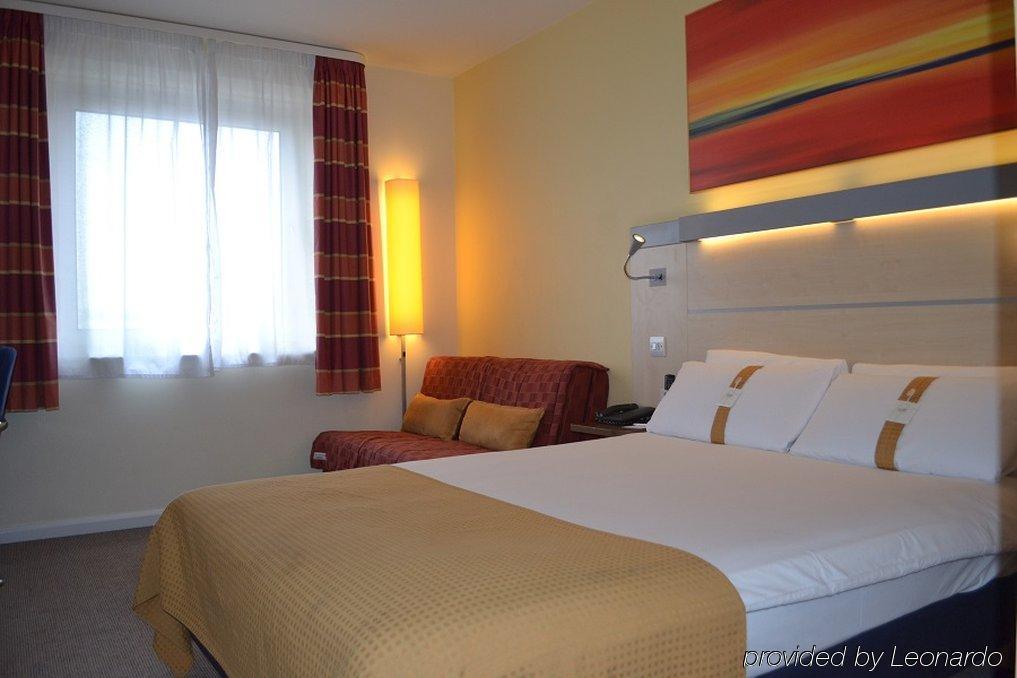 Holiday Inn Express Leicester City By Ihg Exterior photo