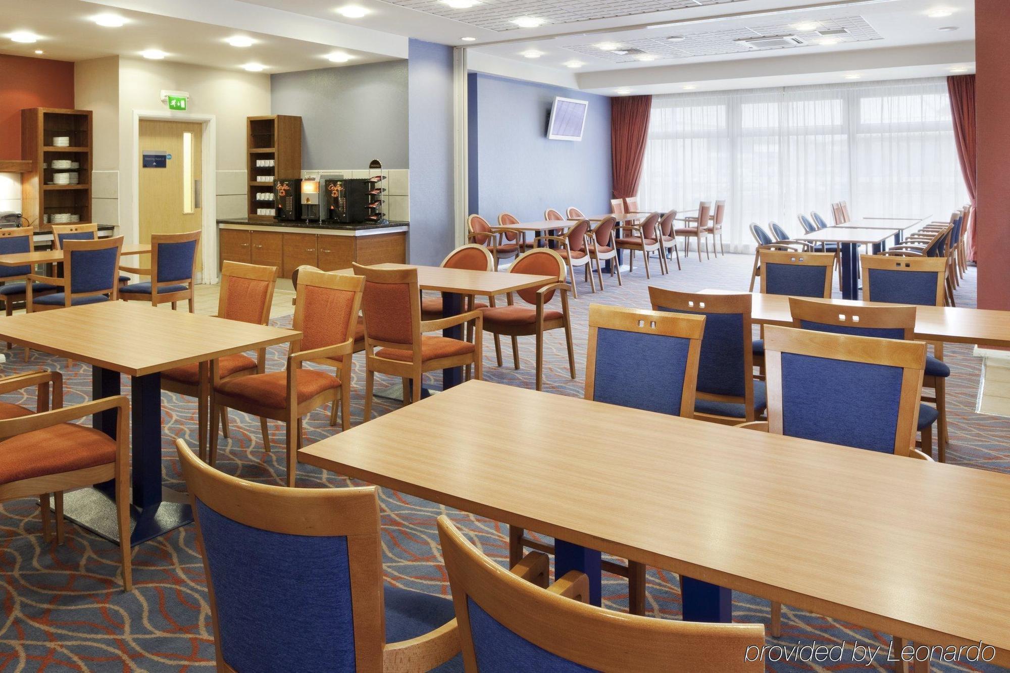 Holiday Inn Express Leicester City By Ihg Restaurant photo