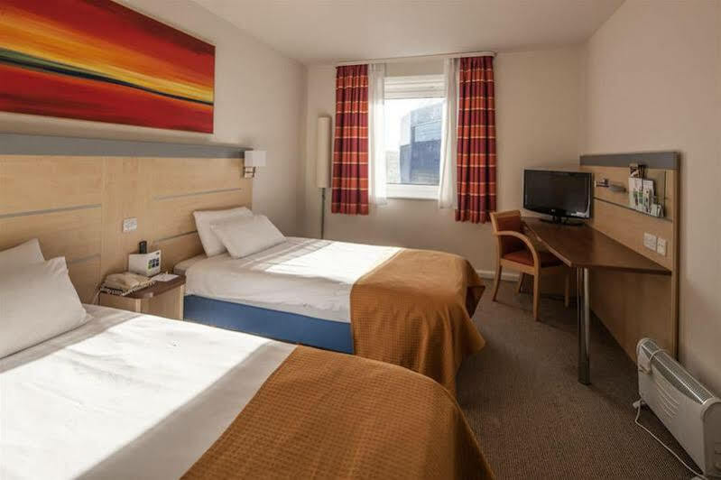 Holiday Inn Express Leicester City By Ihg Exterior photo